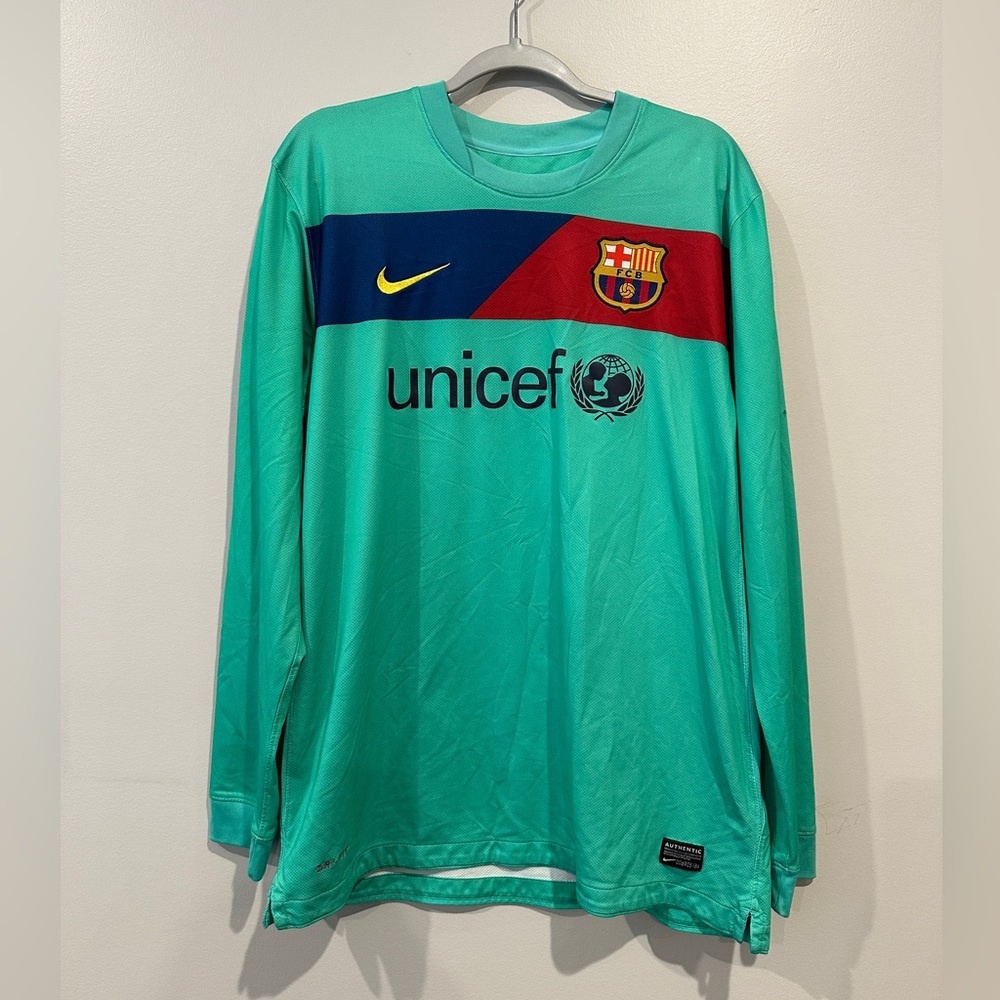 FC Barcelona 2010/11 Away Xavi Jersey - Size (estimated) Medium